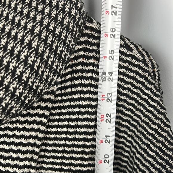 Cabi 3167 Fergie black and white split turtleneck sweater - Picture 9 of 10